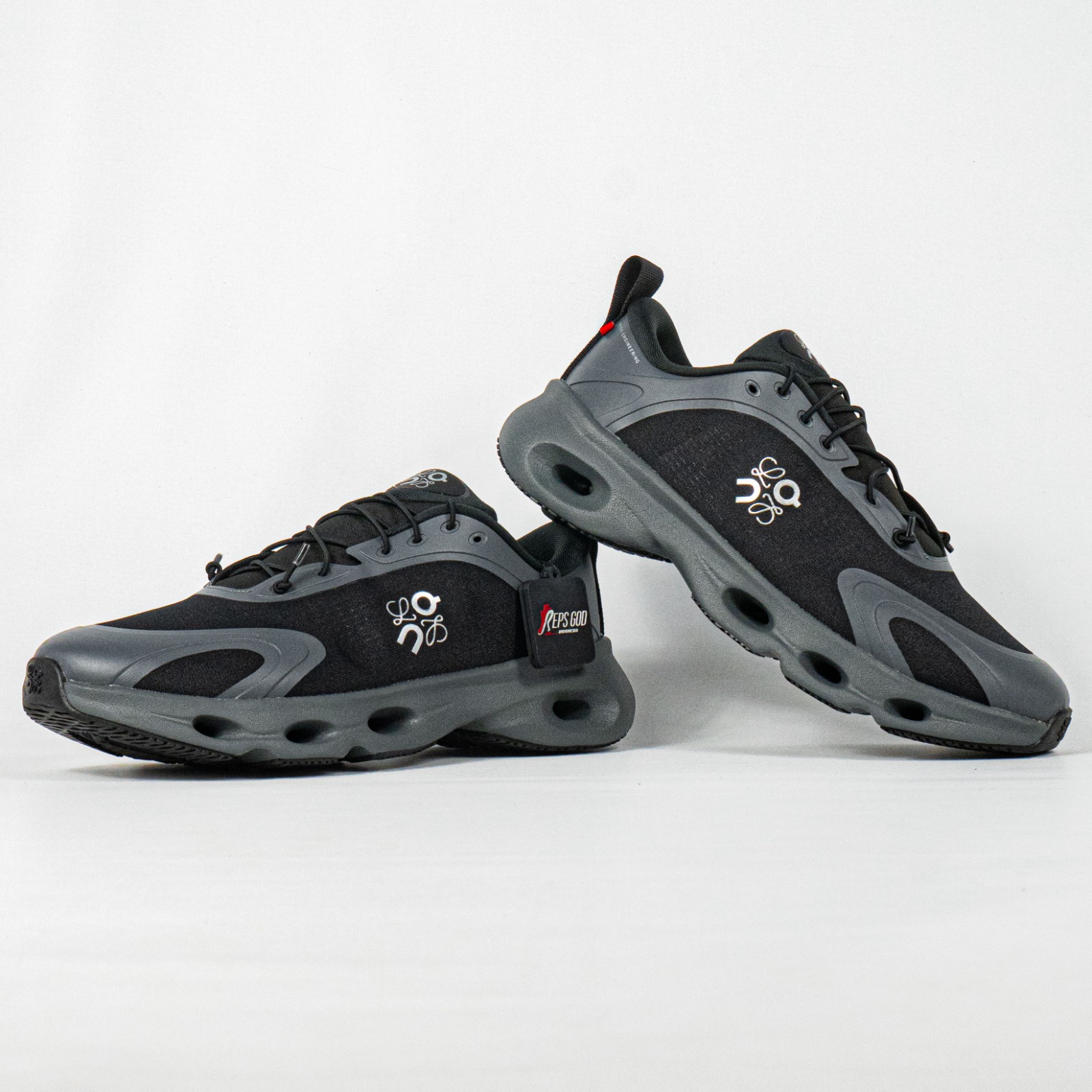Sepatu On Running Cloudsolo x Loewe Black Sneakers Authentic - Image 5