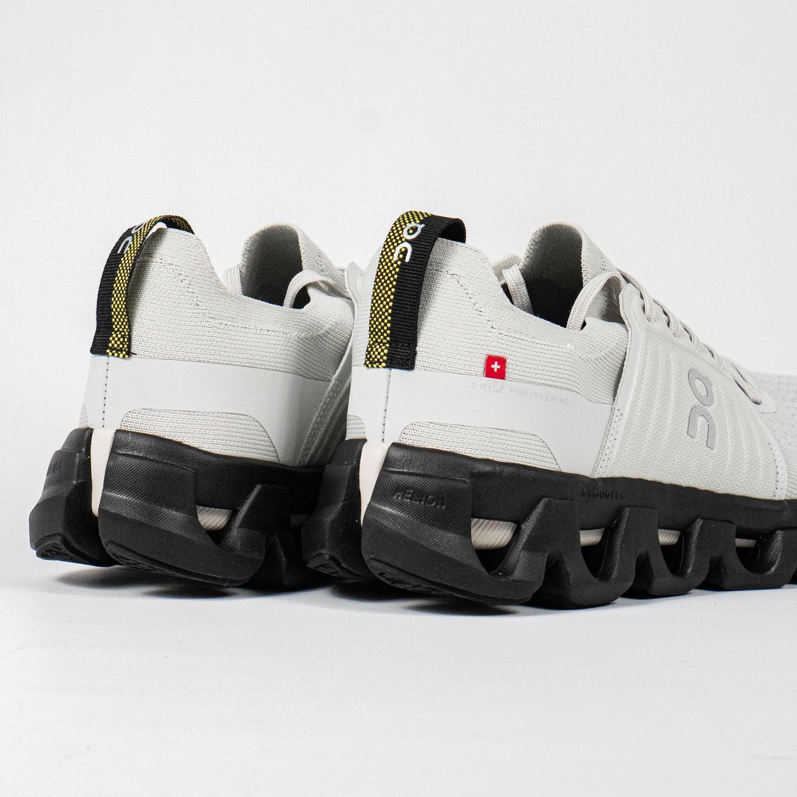 Sepatu On Cloudswift 4 Wolf Black Sneakers Authentic - Image 3