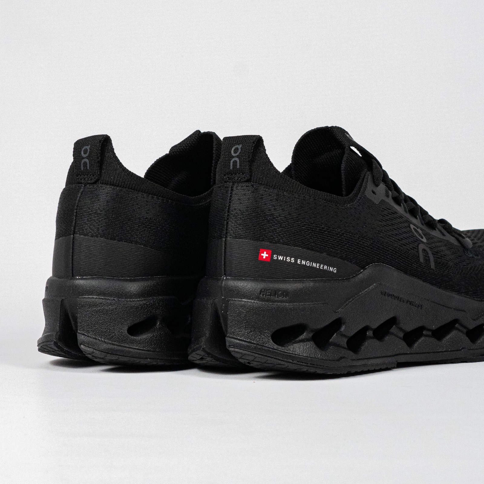 Sepatu On Cloudsurfer Max Black Sneakers Authentic - Image 2